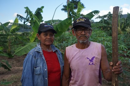 Maria Rodriguez Sorioco y su marido en la comunidad de Bella Vista.