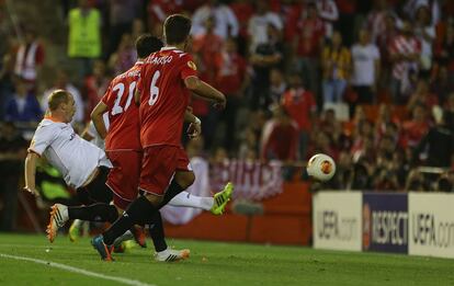 Mathieu marca el tercer gol del Valencia.