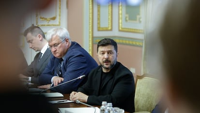 Zelenski devuelve por correo a Varsovia una alta distinción retirada por Polonia por una disputa histórica