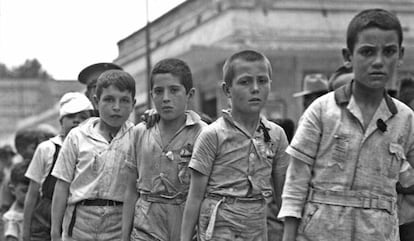 A group of Spanish children in exile in Veracruz state.