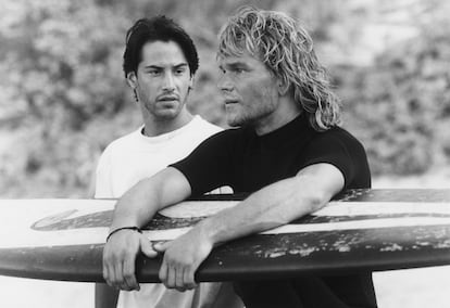 Keanu Reeves y Patrick Swayze en una escena de 'Le llaman Bodhi', de 1991.
