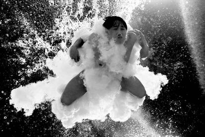 Tze Liang Ooi de Malaysia durante la prueba de salto de trampolín en los Juegos de la Commonwealth el 12 de abril en Gold Coast, Australia.