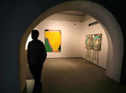 Obras de Guerrero -<i>Comienzo (con amarillo)-</i> y Gordillo -<i>Dos tiempos redondos</i>- ayer en el Palau Valeriola.