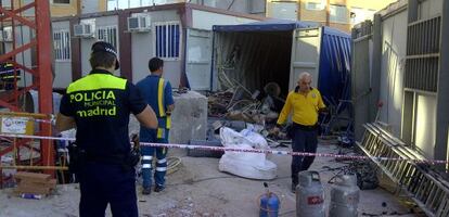 Caseta de materiales donde se ha producido la explosión.