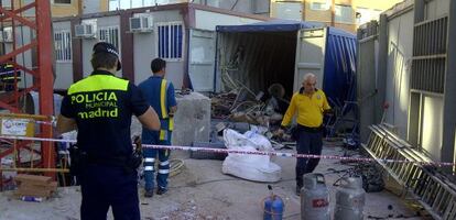 Caseta de materiales donde se ha producido la explosi&oacute;n.