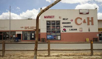 Supermercado en Mendota, una de las localidades de California Central que más braceros mexicanos acogen.
