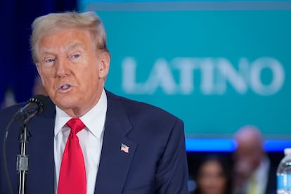 Donald Trump participa en una mesa redonda con líderes latinos en Doral, Florida, el 22 de octubre de 2024.