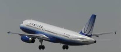Los ingresos por pasajero, por asiento disponible y milla recorrida (PRASM), un importante indicador entre las aerolíneas del país, retrocedieron el 2 % en los tres primeros meses del presente ejercicio. EFE/Archivo