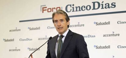 El ministro de Fomento, Íñigo de la Serna, durante su intervención en el Foro Cinco Días.