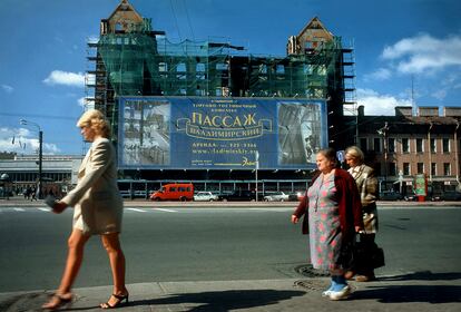 Este edificio antiguo de 
la plaza Vladímirskaya fue totalmente reformado. La imagen es de 2001. Ahora es un centro comercial.