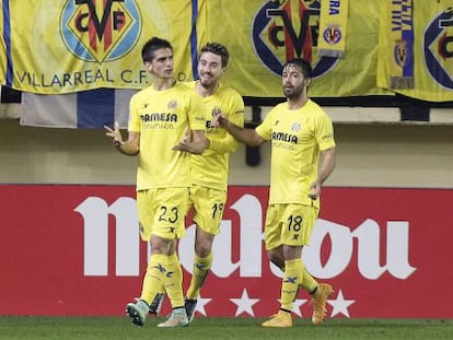 Gerard Moreno festeja con Moi y Jaume Costa su gol al Getafe.