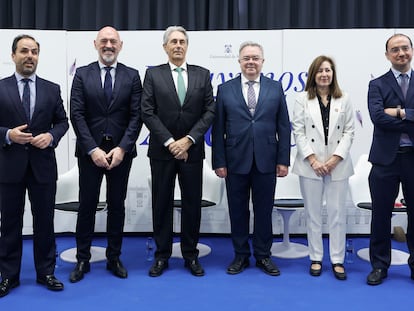 Desde la izquierda, Javier Ramos (URJC), Joaquín Goyache, (UCM), José Vicente Saz (UAH), Guillermo Cisneros (UPM), Amaya Mendikoetxea (UAM) y Ángel Arias (UCIII).