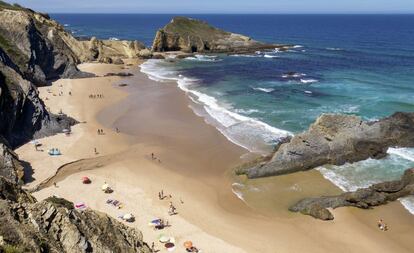Praia dos Alteirinhos, en Zambujeira do Mar, en la costa del Alentejo.