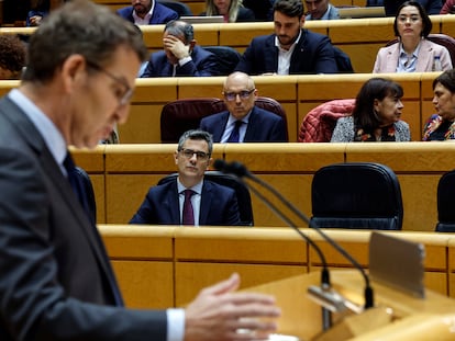 Intervención de Alberto Núñez Feijóo, líder del PP, en el pleno del Congreso celebrado en el Senado sobre el cambio constitucional. En su escaño, en primera fila, el ministro de Presidencia, Félix Bolaños.