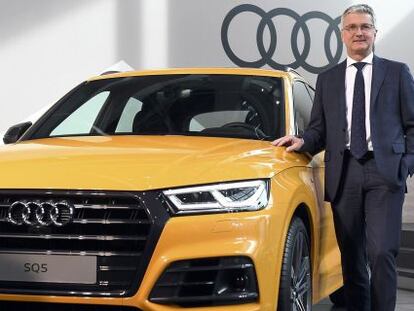 El presidente de Audi, Rupert Stadler, con el nuevo Audi SQ5