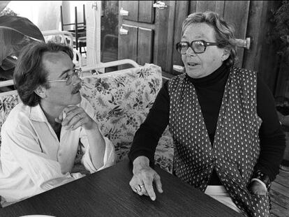 Yann Andr&eacute;a y Marguerite Duras, en 1981. 