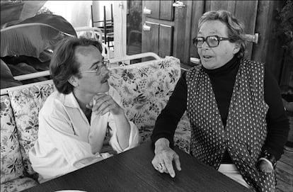 Yann Andr&eacute;a y Marguerite Duras, en 1981. 