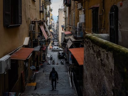 Imagem das ruas de Nápoles, cidade onde são ambientados os romances de Ferrante.