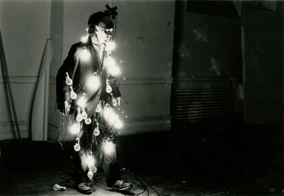 La 'performance' Lights: on/off, de Jared Bark. Una de las referencias de la exposición que el Whitney dedica a la disciplina.