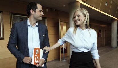 Cifuentes y Aguado tras la reunión.