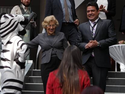 Carmena junto al alcalde de La Paz y anfitri&oacute;n de la asamblea, Luis Revilla, el lunes.