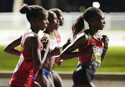 Tres de las deportistas que participaban en el maratón, durante la carrera.