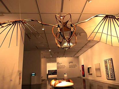 La obra reconstruida<i> Letatlin</i>, hecha por Vladímir Tatlin entre 1929 y 1932, <b>integrada en el</b> Speed 2 del IVAM.