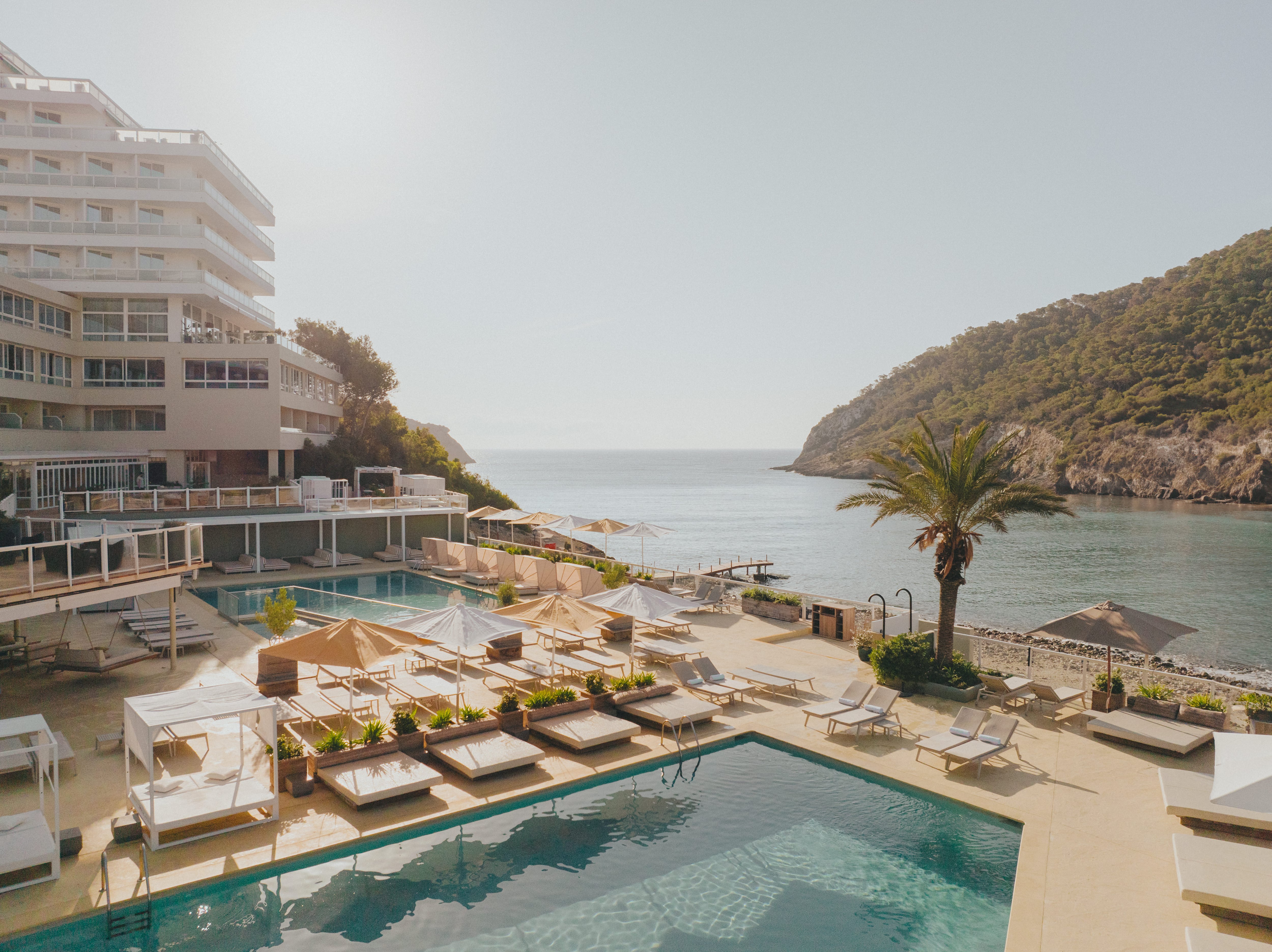 La fiebre inversora en Baleares impulsa nuevas operaciones: Apollo saca al mercado dos hoteles de lujo en Ibiza