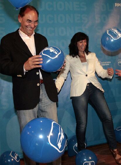 Alejo Vidal-Quadras con Alicia Sánchez-Camacho.