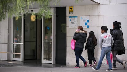 Entrada del Centre d'Atenció Primària (CAP) la Florida, a l'Hospitalet de Llobregat.