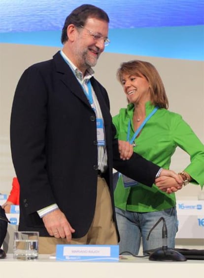 Mariano Rajoy, con la nueva secretaria general del PP, María Dolores de Cospedal.