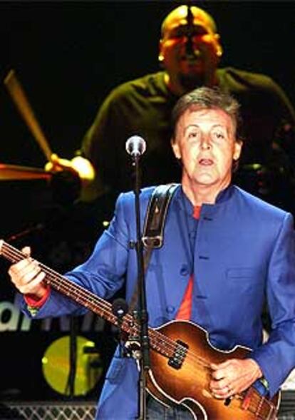 Paul McCartney en el Palau Sant Jordi de Barcelona en marzo de 2003. 

/ C. RIBAS