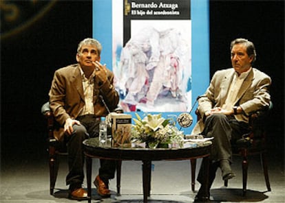 Bernardo Atxaga e Iñaki Gabilondo, ayer en el Círculo de Bellas Artes.