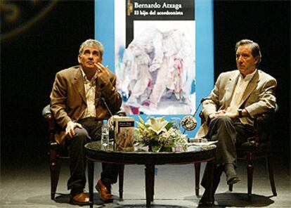 Bernardo Atxaga e Iñaki Gabilondo, ayer en el Círculo de Bellas Artes.