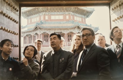 Kissinger visita el Palacio de Verano en Beijing (China), en una foto sin datar. 