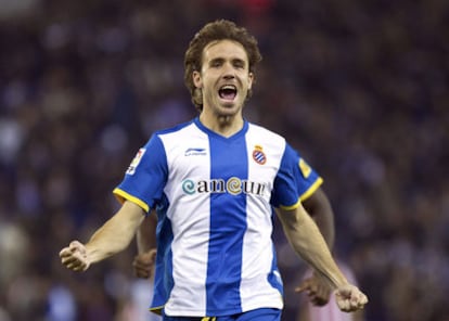 Verdú celebra un gol contra el Atlético.