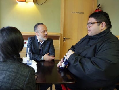 Rubén Riós (izquierda), Javier Gutiérrez (centro) y Óscar Rodríguez, en una escena del documental 'Máis ca Vida'.