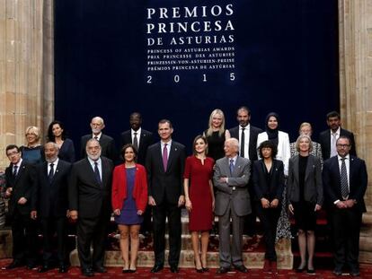 Los Reyes reciben en audiencia a los ganadores de los Premios en Oviedo.
