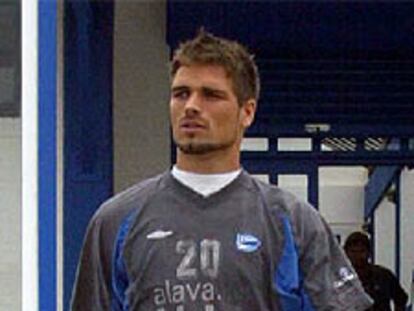 De Lucas con la camiseta del Alavés