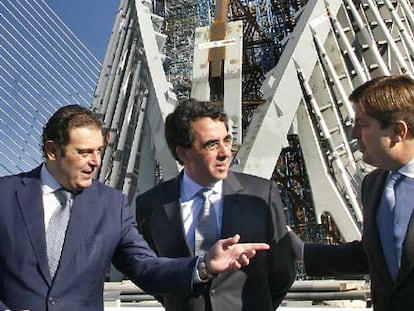 Gerardo Camps, Santiago Calatrava y José Luis Villanueva, ayer en Valencia.