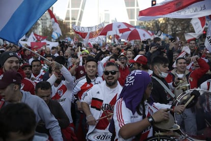 Hinchas del equipo argentino de fútbol River Plate el 9 de diciembre del año pasado antes de la celebración de la final de la Copa Libertadores.