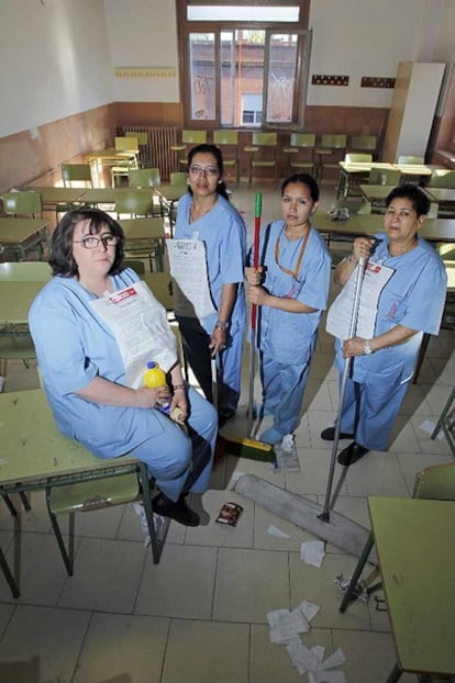 Limpiadoras del instituto Ramiro de Maeztu en huelga.