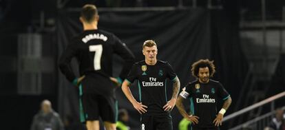 Cristiano Ronaldo, Toni Kroos y Marcelo, durante el partido en Vigo este domingo.