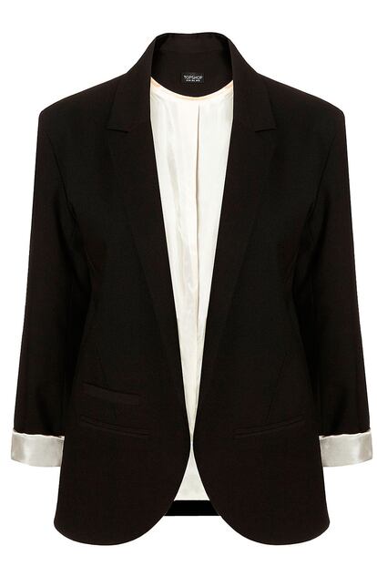 Boyfriend blazer negra con los puños doblados de Topshop. Cuesta unos 70 euros.