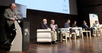 Debate sobre la reforma constitucional de EL PAÍS y Alternativas: de izquierda a derecha, Nicolás Sartorius, Gregorio Cámara, Paloma Biglino, Alberto López Basaguren, Eva Sáiz, Francesc de Carreras y Rafael Rubio.