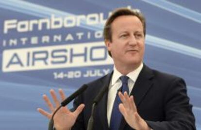 El primer ministro brit&aacute;nico, David Cameron, da un discurso durante la inauguraci&oacute;n de la feria de aeron&aacute;utica Farnborough Air Show el 14 de julio de 2014 en Farnborough, sureste de Inglaterra. 