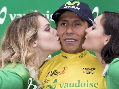 Nairo Quintana en el podio tras su triunfo.