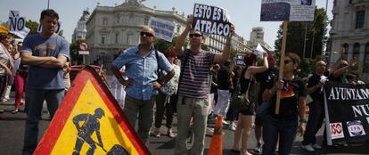 Protesta de funcionarios, esta mañana en Cibeles.