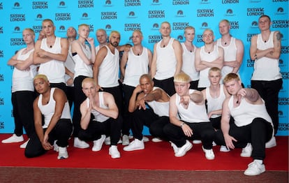 La 'premiere' de 'Stans' en Londres, el 2 de  junio de 2025, con un grupo de hombres caracterizados como Eminem.