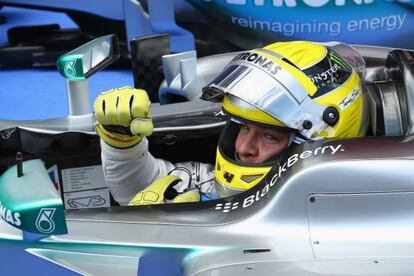 Rosberg celebra la 'pole' tras la calificación